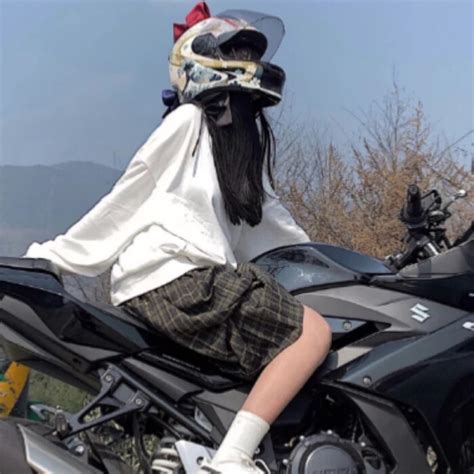 甜美女生头像机车版