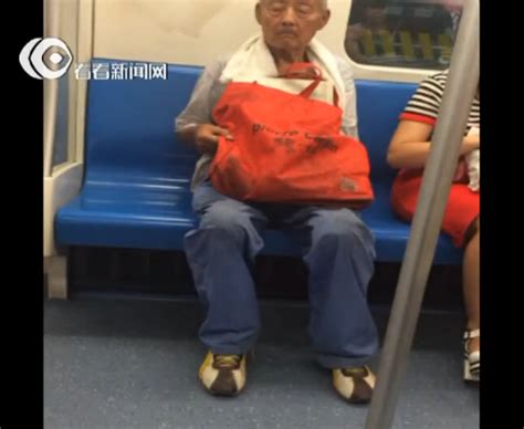 地铁里为什么很少见老年人，而公交车上却屡见不鲜？_大姨_扶梯_站牌
