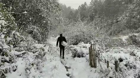 感动！大雪封山，丹江口民警徒步二十多公里护送山里学生回家！