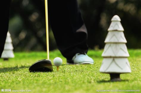 高尔夫球,洞,进行中,在边上,背景聚焦,打球入洞,高尔夫球手,高尔夫球运动,球洞区,高尔夫球杆摄影素材,汇图网www.huitu.com