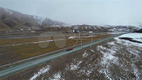 青海果洛：成群藏野驴漫步冬日雪原_凤凰网视频_凤凰网