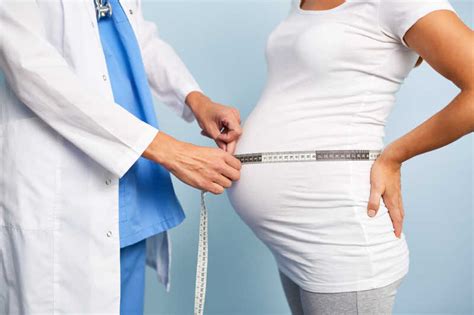 做孕检的孕妇图片-医生测量孕妇腹部大小素材-高清图片-摄影照片-寻图免费打包下载