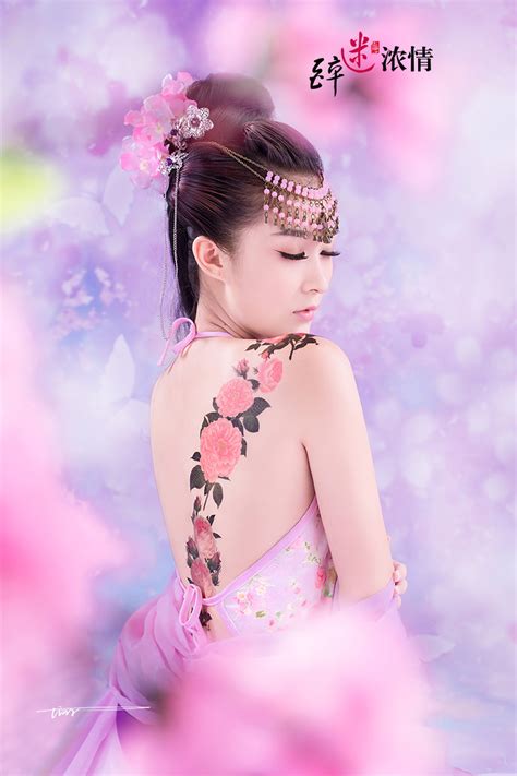 唯美逼真的美女裸体cos赫萝高清艺术摄影图片集