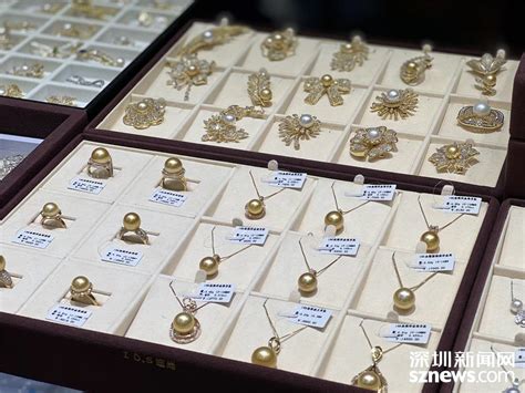 深圳珠宝展柜定制厂,如何选择能增加客流？[宜佳展示]