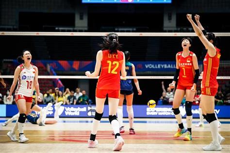 全力备战巴黎奥运会丨中国女排3:2战胜巴西女排 世联赛迎来开门红_东方体育