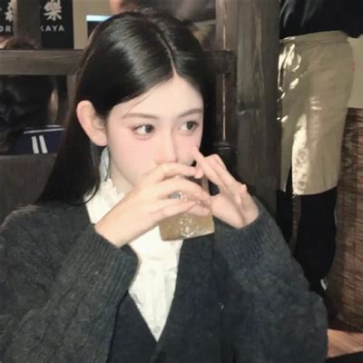 温柔坚毅的女生头像