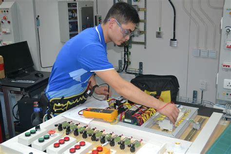 一种可调节的多功能机电维修用机电定位工装的制作方法
