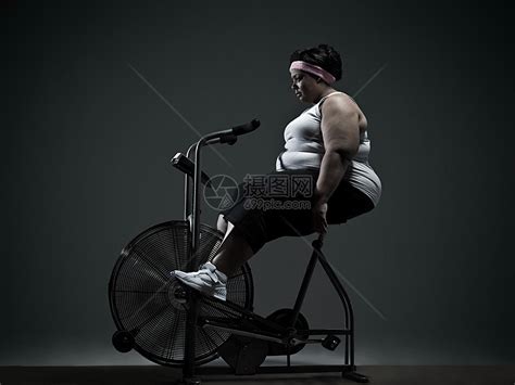 锻炼减肥的女人高清图片下载-正版图片501500628-摄图网