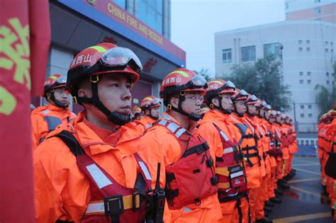 应急管理部消防救援局发布集结命令 七省1800名指战员奔赴河南救援_凤凰网视频_凤凰网