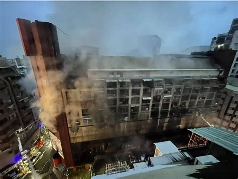 突发！台媒：高雄城中城大楼深夜陷火海，已有24人送医，3人情况较严重