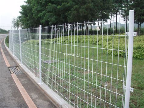 厂家直销高速公路双边丝护栏网道路护栏河道防护网圈地围网定做-阿里巴巴