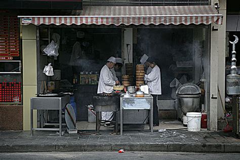 早晨排队买包子 买早餐 包子店排队 包子视频素材包,其它视频素材包下载,高清1920X1080视频素材下载,凌点视频素材网,编号:128157