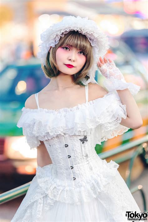 White Lolita Fashion in Harajuku w/ MR Corset, Na+H, Triple Fortune ...