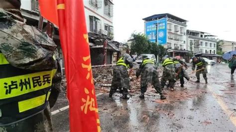 四川泸县震中危险建筑开始拆除，多辆大型工程车现场作业_凤凰网视频_凤凰网