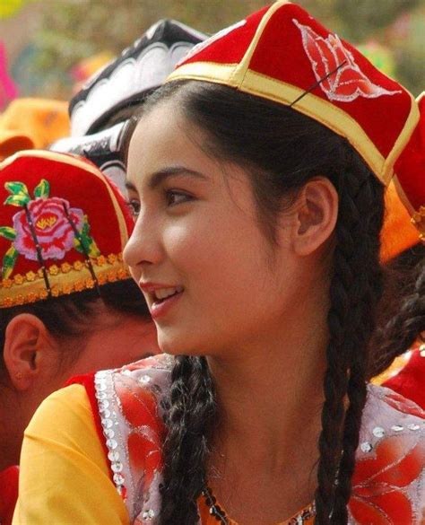 【深度好文】新疆维吾尔族年轻人都在想什么？这对高颜值学霸夫妻全说明白了！_手机凤凰网