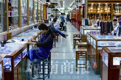 郑州古玩市场造富传奇 几千收块玉转手卖30万_手机新浪网