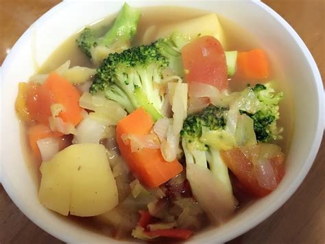 【蔬菜汤的做法步骤图，蔬菜汤怎么做好吃】Miss鱼小茜_下厨房