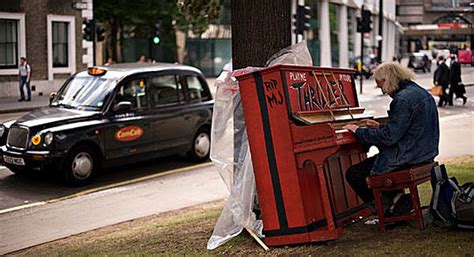 国外街头钢琴,外街头表演中乐器,钢琴入门_大山谷图库