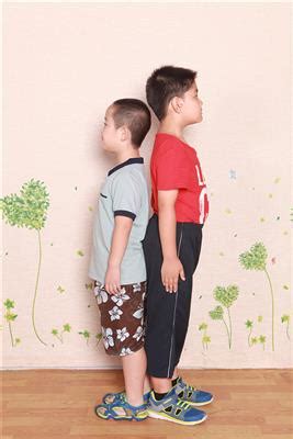 【图】教你矮个子男生穿衣搭配 让你在视觉上显得很高挑_矮个子_伊秀服饰网|yxlady.com
