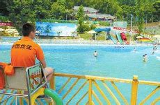 男子游泳溺亡：救生员在看手机 健身房被判赔80万_凤凰网