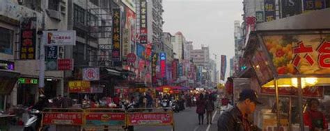 中国人情味“最浓”的城市，地摊经济随处可见，10万人摆摊赚钱_成都_游客_经营