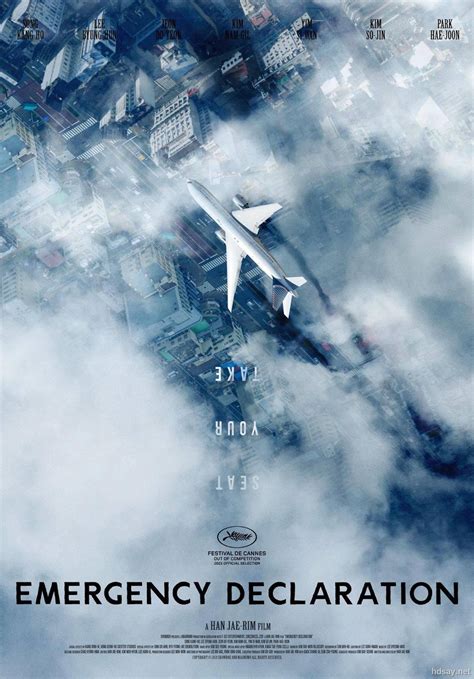 9800米高空飞机玻璃破碎，副机长被吸出窗外，真实空难改编的电影_腾讯视频