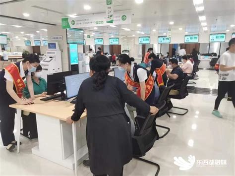 双峰农商银行：首台智慧柜员机投入使用-湖南省农村信用社联合社