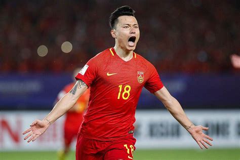 中国队2：1逆转乌兹别克斯坦率先出线 - 图片新闻 - 青少网