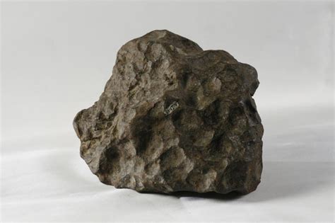 【博物故事⑨】陨石：来自天外来客的深情问候-中国地质大学逸夫博物馆