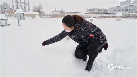 辽宁本溪遭遇大暴雪 积雪29厘米汽车被“淹没”-新闻频道-和讯网