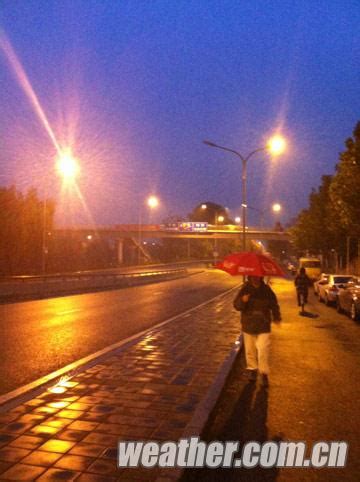 凉快点了！北京今日降温，白天有阵雨，出门记得带伞