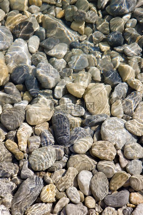 河里的石头高清摄影大图-千库网