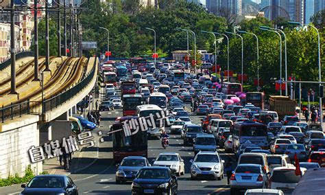 中国最堵车最“严重”的一个城市，几乎人人有车，居然不是北京！-新浪汽车