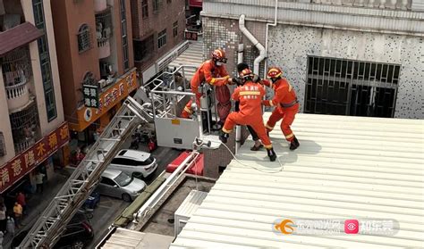 男子从六楼跌落铁皮棚 消防员仅用五分钟成功解救！_东莞阳光网
