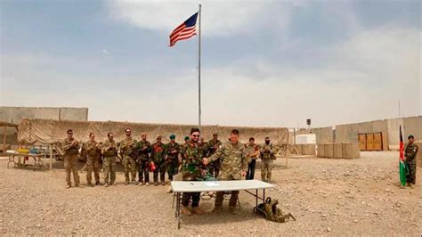 美国宣布完成从阿富汗撤军，塔利班鸣枪庆祝美军撤离_凤凰网视频_凤凰网
