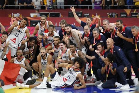 【体育早报】男篮世界杯8强出炉 欧预赛比利时德国取胜|界面新闻 · 体育