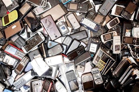1吨废旧手机含270克金，怪不得收旧手机的比比皆是__财经头条