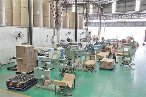 工厂生产线工人包装产品高清图片下载-正版图片501648047-摄图网