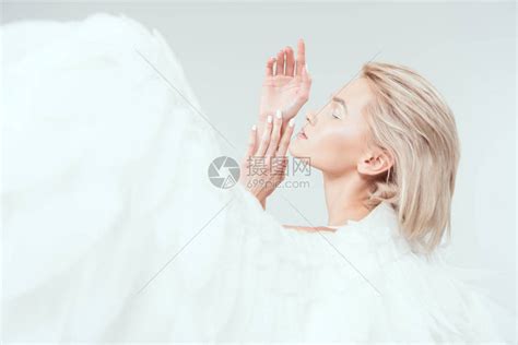 温柔女生天使头像