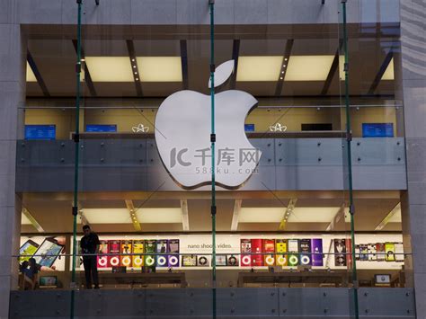Foster + Partners在澳门开设的苹果商店-搜建筑网