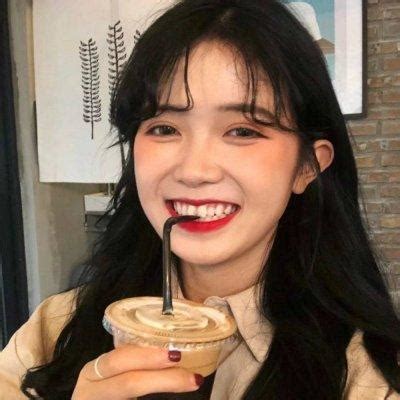 甜美女生头像吃货