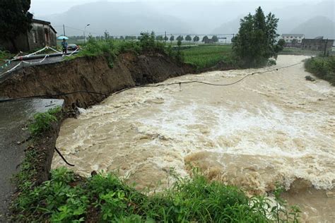【陕西】大荔洪水田地被淹农村大叔痛哭：一家人的收入都没了