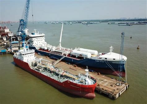 芜湖造船厂下水全球首艘22000吨混合动力化学品船 - 在建新船 - 国际船舶网