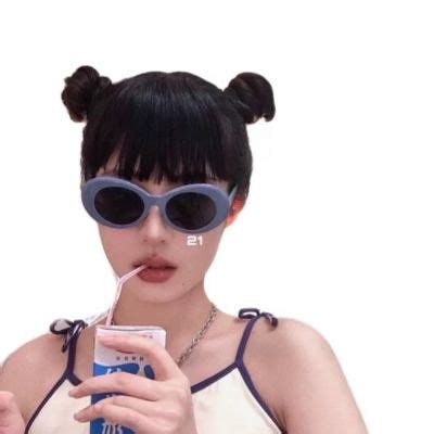 温柔白底女生头像