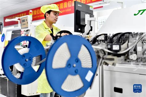 机器人码垛工业应用的优势_枣庄龙海自动化设备有限公司
