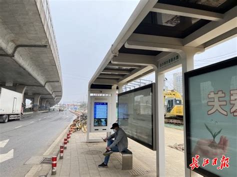 一个公交车站怎么有两处站点？相关部门：已移站，后期将设置醒目标语_长江网武汉城市留言板_cjn.cn