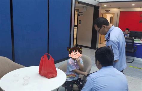 江门江海：民警巡查路上发现走失小女孩，连夜帮忙找回家人|民警|走失|派出所_新浪新闻