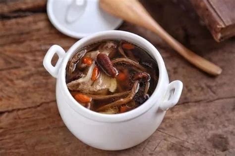 茶树菇老鸭汤怎么做好吃 茶树菇老鸭汤的营养价值—【NMN观察】