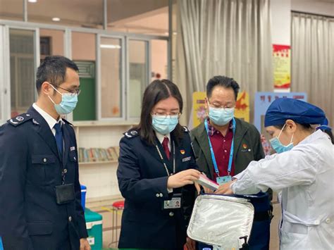 深圳市市场监管局龙岗局深入学校开展疫苗使用环节监督检查--部门动态