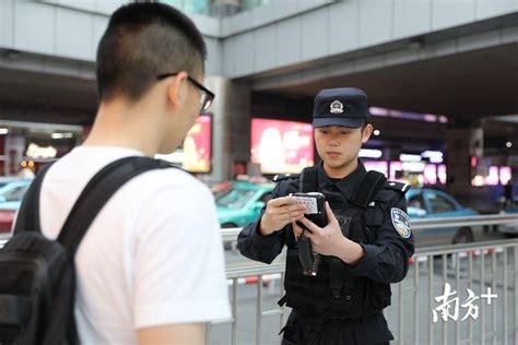 民警戴智能记录仪，秒抓在逃人员！广州“智慧新警务”太给力_广东政法网